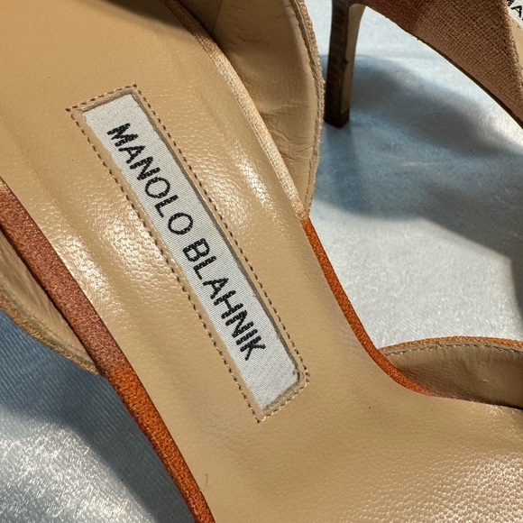 Manolo Blahnik 37 Linen Ombre Heels. Beige, orange, wooden 3” heels. - Picture 4 of 9